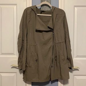 Windbreaker jacket with side zipper